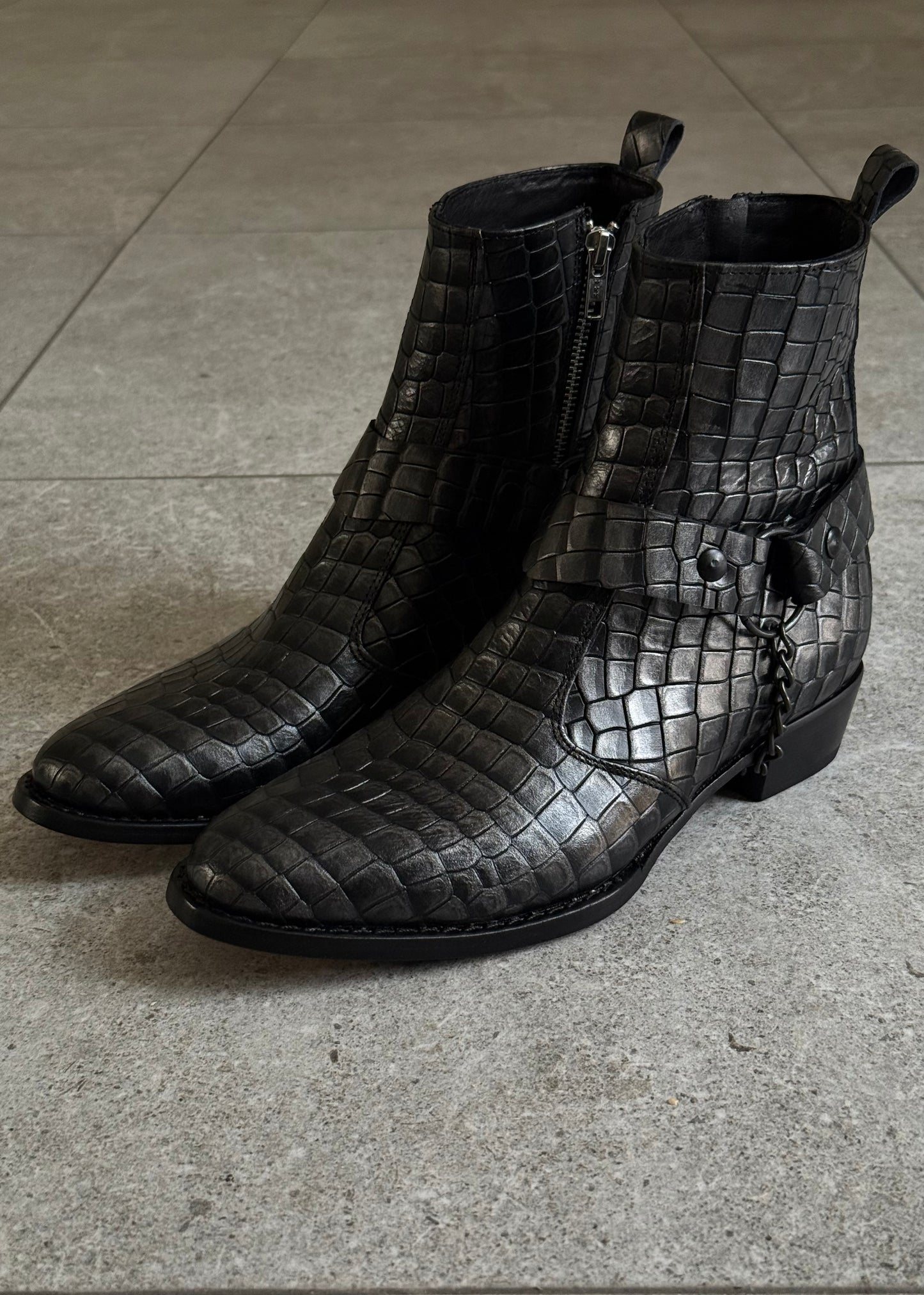Madrid - Graphite Alligator